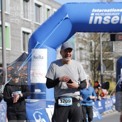06.04.2025 - 44. Internationalen Wilhelmsburger Insellauf A. Gomolzig http://msf.ph/oto/7555576 06.04.2025 10:40:15 Ziel 3001, 4389, 4501, 5130 meine-sportfotos.de