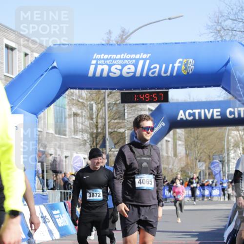 06.04.2025 - 44. Internationalen Wilhelmsburger Insellauf A. Gomolzig http://msf.ph/oto/7555615 06.04.2025 10:39:55 Ziel 3729, 3872, 3887, 4065, 4344 meine-sportfotos.de