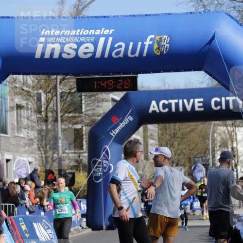 06.04.2025 - 44. Internationalen Wilhelmsburger Insellauf A. Gomolzig http://msf.ph/oto/7555654 06.04.2025 10:39:26 Ziel 3350, 3592, 3709, 3915, 4253, 4356, 4560, 4592 meine-sportfotos.de