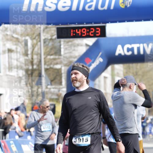 06.04.2025 - 44. Internationalen Wilhelmsburger Insellauf A. Gomolzig http://msf.ph/oto/7555660 06.04.2025 10:39:21 Ziel 3350, 3592, 3709, 3915, 4047, 4253, 4337, 4560, 4592 meine-sportfotos.de
