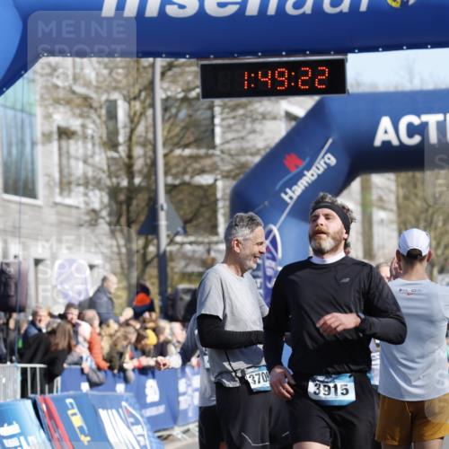 06.04.2025 - 44. Internationalen Wilhelmsburger Insellauf A. Gomolzig http://msf.ph/oto/7555663 06.04.2025 10:39:20 Ziel 3350, 3592, 3709, 3915, 4047, 4253, 4337, 4359, 4560, 4592 meine-sportfotos.de