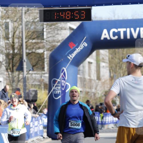 06.04.2025 - 44. Internationalen Wilhelmsburger Insellauf A. Gomolzig http://msf.ph/oto/7555714 06.04.2025 10:38:51 Ziel 3672, 4246, 5008, 5143 meine-sportfotos.de