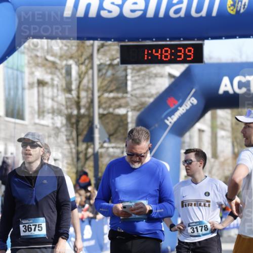 06.04.2025 - 44. Internationalen Wilhelmsburger Insellauf A. Gomolzig http://msf.ph/oto/7555737 06.04.2025 10:38:37 Ziel 3178, 3369, 3675, 3898, 4118, 4563, 4578 meine-sportfotos.de