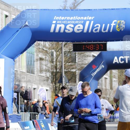 06.04.2025 - 44. Internationalen Wilhelmsburger Insellauf A. Gomolzig http://msf.ph/oto/7555740 06.04.2025 10:38:35 Ziel 3178, 3369, 3675, 4118, 4563, 4578 meine-sportfotos.de