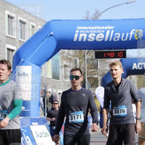 06.04.2025 - 44. Internationalen Wilhelmsburger Insellauf A. Gomolzig http://msf.ph/oto/7555749 06.04.2025 10:38:09 Ziel 3076, 3171, 3654, 4365, 4507 meine-sportfotos.de