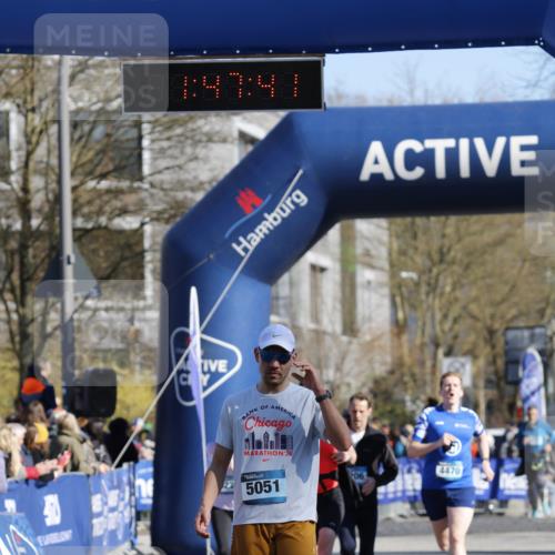 06.04.2025 - 44. Internationalen Wilhelmsburger Insellauf A. Gomolzig http://msf.ph/oto/7555789 06.04.2025 10:37:39 Ziel 5051, 5188 meine-sportfotos.de