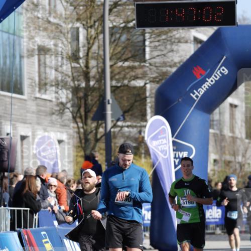 06.04.2025 - 44. Internationalen Wilhelmsburger Insellauf A. Gomolzig http://msf.ph/oto/7555856 06.04.2025 10:37:00 Ziel 3690, 4534, 4587 meine-sportfotos.de