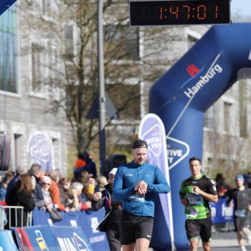 06.04.2025 - 44. Internationalen Wilhelmsburger Insellauf A. Gomolzig http://msf.ph/oto/7555859 06.04.2025 10:36:59 Ziel 3690, 4534, 5098 meine-sportfotos.de
