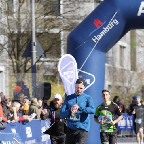 06.04.2025 - 44. Internationalen Wilhelmsburger Insellauf A. Gomolzig http://msf.ph/oto/7555863 06.04.2025 10:36:59 Ziel 3690, 4534, 5098 meine-sportfotos.de