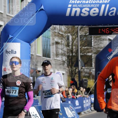 06.04.2025 - 44. Internationalen Wilhelmsburger Insellauf A. Gomolzig http://msf.ph/oto/7555876 06.04.2025 10:36:46 Ziel 4077, 4293, 5098 meine-sportfotos.de