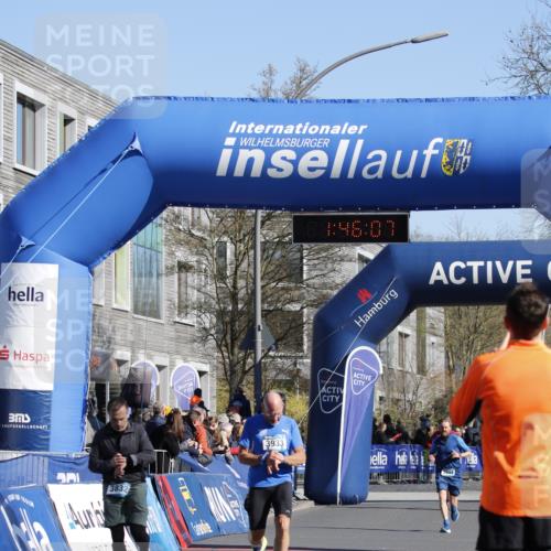 06.04.2025 - 44. Internationalen Wilhelmsburger Insellauf A. Gomolzig http://msf.ph/oto/7555939 06.04.2025 10:36:05 Ziel 3580, 3832, 3933, 4124 meine-sportfotos.de