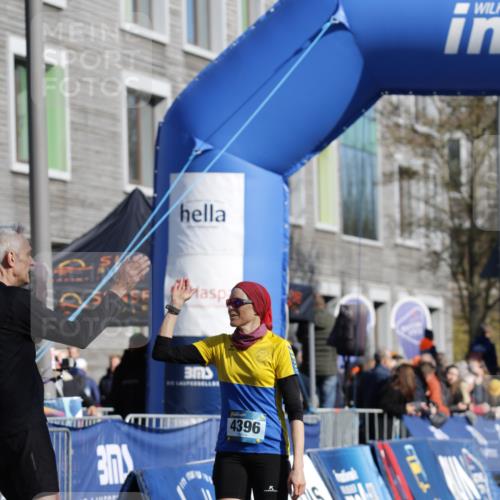 06.04.2025 - 44. Internationalen Wilhelmsburger Insellauf A. Gomolzig http://msf.ph/oto/7555959 06.04.2025 10:35:51 Ziel 4216, 4312, 4396 meine-sportfotos.de
