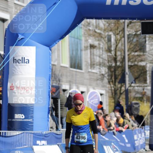 06.04.2025 - 44. Internationalen Wilhelmsburger Insellauf A. Gomolzig http://msf.ph/oto/7555966 06.04.2025 10:35:48 Ziel 4216, 4312, 4396 meine-sportfotos.de
