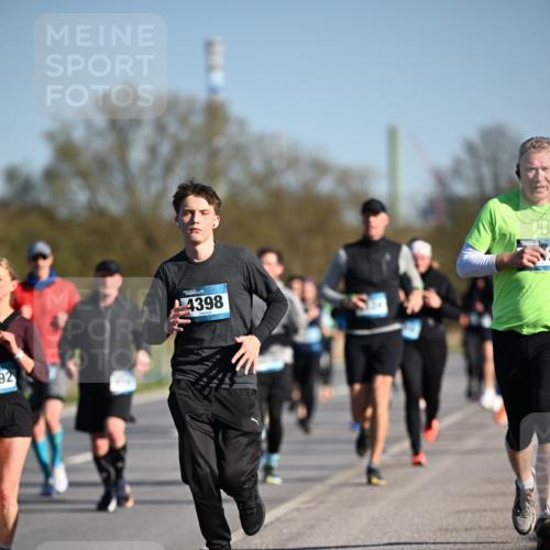 06.04.2025 - 44. Internationalen Wilhelmsburger Insellauf Dr. Thomas Lammeyer http://msf.ph/oto/7555972 06.04.2025 09:31:50 Laufen 92, 4398 meine-sportfotos.de
