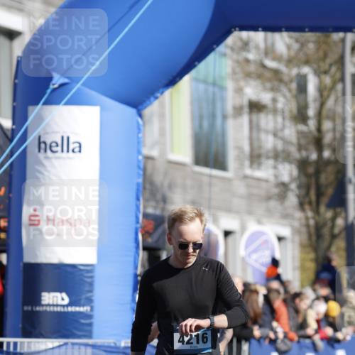 06.04.2025 - 44. Internationalen Wilhelmsburger Insellauf A. Gomolzig http://msf.ph/oto/7555979 06.04.2025 10:35:43 Ziel 3936, 3958, 4216, 4283, 4284, 4312, 4396, 4603 meine-sportfotos.de