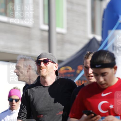 06.04.2025 - 44. Internationalen Wilhelmsburger Insellauf A. Gomolzig http://msf.ph/oto/7555981 06.04.2025 10:35:41 Ziel 3936, 3958, 4216, 4283, 4284, 4312, 4603 meine-sportfotos.de