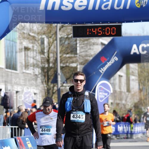 06.04.2025 - 44. Internationalen Wilhelmsburger Insellauf A. Gomolzig http://msf.ph/oto/7556031 06.04.2025 10:34:58 Ziel 3777, 4346, 4449 meine-sportfotos.de