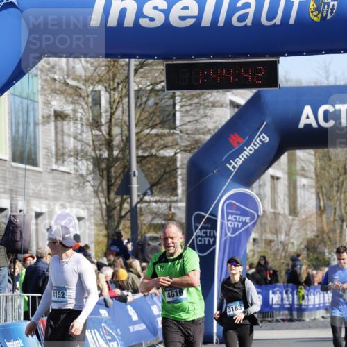 06.04.2025 - 44. Internationalen Wilhelmsburger Insellauf A. Gomolzig http://msf.ph/oto/7556061 06.04.2025 10:34:41 Ziel 3183, 4128, 4152, 4616 meine-sportfotos.de
