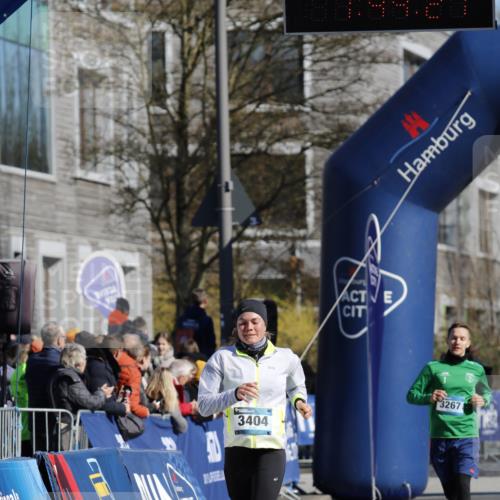 06.04.2025 - 44. Internationalen Wilhelmsburger Insellauf A. Gomolzig http://msf.ph/oto/7556104 06.04.2025 10:34:19 Ziel 3015, 3404, 3749, 4469 meine-sportfotos.de