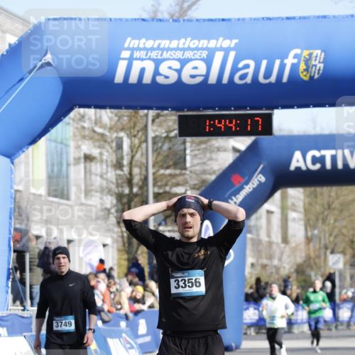 06.04.2025 - 44. Internationalen Wilhelmsburger Insellauf A. Gomolzig http://msf.ph/oto/7556110 06.04.2025 10:34:15 Ziel 3015, 3356, 3749, 4469, 4504 meine-sportfotos.de