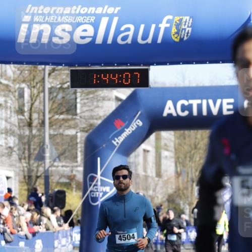 06.04.2025 - 44. Internationalen Wilhelmsburger Insellauf A. Gomolzig http://msf.ph/oto/7556125 06.04.2025 10:34:05 Ziel 3356, 4504 meine-sportfotos.de