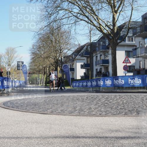 06.04.2025 - 44. Internationalen Wilhelmsburger Insellauf Luisa Fischer http://msf.ph/oto/7556141 06.04.2025 10:07:26 Ziel 3 meine-sportfotos.de