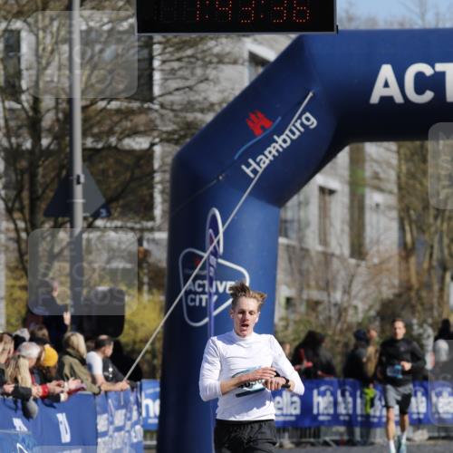 06.04.2025 - 44. Internationalen Wilhelmsburger Insellauf A. Gomolzig http://msf.ph/oto/7556192 06.04.2025 10:33:34 Ziel 3177, 4058 meine-sportfotos.de