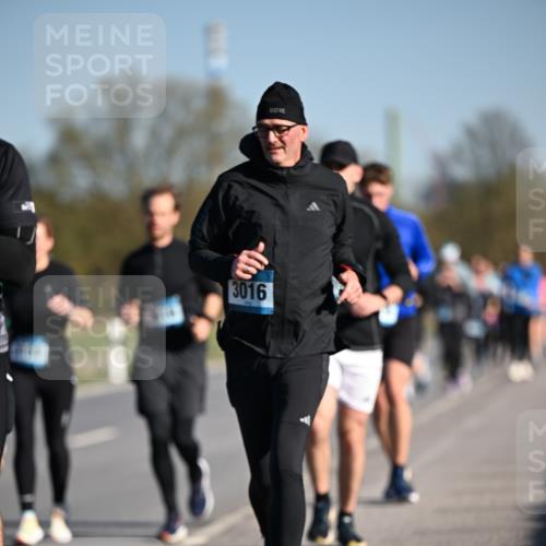 06.04.2025 - 44. Internationalen Wilhelmsburger Insellauf Dr. Thomas Lammeyer http://msf.ph/oto/7556223 06.04.2025 09:32:03 Laufen 3016 meine-sportfotos.de