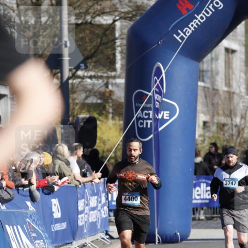 06.04.2025 - 44. Internationalen Wilhelmsburger Insellauf A. Gomolzig http://msf.ph/oto/7556228 06.04.2025 10:33:09 Ziel 3760 meine-sportfotos.de