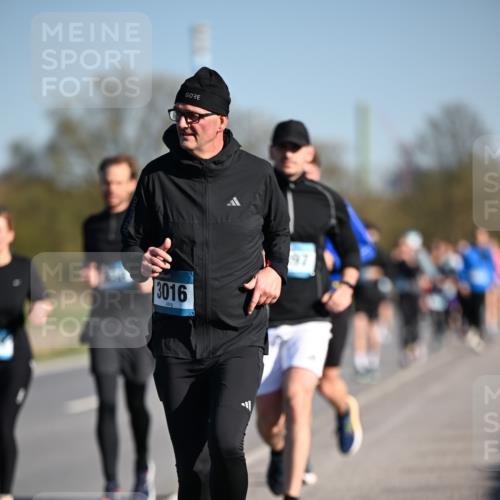 06.04.2025 - 44. Internationalen Wilhelmsburger Insellauf Dr. Thomas Lammeyer http://msf.ph/oto/7556230 06.04.2025 09:32:03 Laufen 3016 meine-sportfotos.de