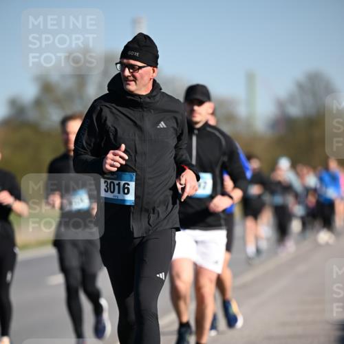 06.04.2025 - 44. Internationalen Wilhelmsburger Insellauf Dr. Thomas Lammeyer http://msf.ph/oto/7556233 06.04.2025 09:32:03 Laufen 3016 meine-sportfotos.de