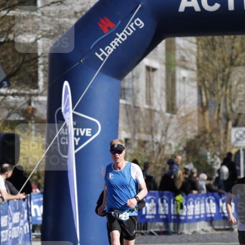 06.04.2025 - 44. Internationalen Wilhelmsburger Insellauf A. Gomolzig http://msf.ph/oto/7556252 06.04.2025 10:32:51 Ziel 3769 meine-sportfotos.de