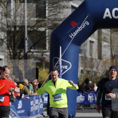 06.04.2025 - 44. Internationalen Wilhelmsburger Insellauf A. Gomolzig http://msf.ph/oto/7556279 06.04.2025 10:32:36 Ziel 3650, 4242, 5002, 5086 meine-sportfotos.de