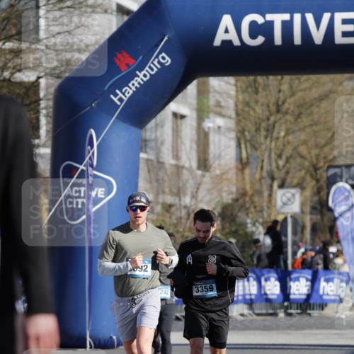 06.04.2025 - 44. Internationalen Wilhelmsburger Insellauf A. Gomolzig http://msf.ph/oto/7556289 06.04.2025 10:32:19 Ziel 3545, 4373, 4556, 5092 meine-sportfotos.de