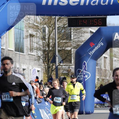 06.04.2025 - 44. Internationalen Wilhelmsburger Insellauf A. Gomolzig http://msf.ph/oto/7556309 06.04.2025 10:31:54 Ziel 3413, 3962, 4223, 4271, 4497 meine-sportfotos.de