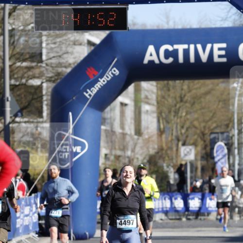 06.04.2025 - 44. Internationalen Wilhelmsburger Insellauf A. Gomolzig http://msf.ph/oto/7556322 06.04.2025 10:31:50 Ziel 3019, 3338, 3413, 4497 meine-sportfotos.de