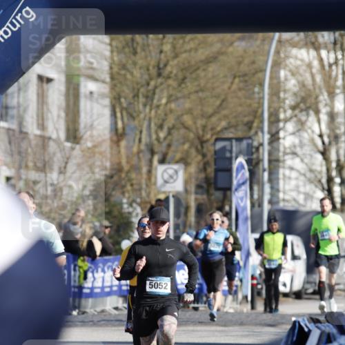 06.04.2025 - 44. Internationalen Wilhelmsburger Insellauf A. Gomolzig http://msf.ph/oto/7556358 06.04.2025 10:31:16 Ziel 3132, 3323 meine-sportfotos.de