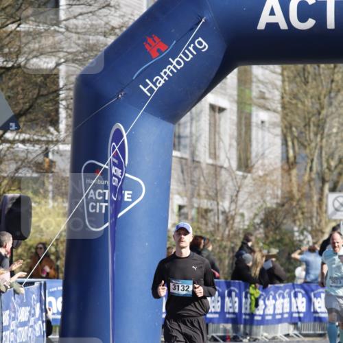 06.04.2025 - 44. Internationalen Wilhelmsburger Insellauf A. Gomolzig http://msf.ph/oto/7556362 06.04.2025 10:31:12 Ziel 3323 meine-sportfotos.de