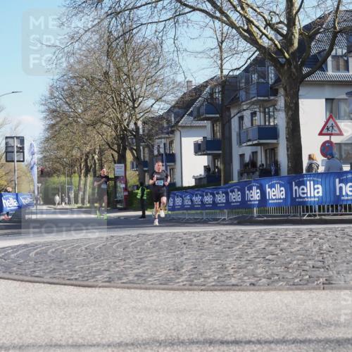 06.04.2025 - 44. Internationalen Wilhelmsburger Insellauf Luisa Fischer http://msf.ph/oto/7556375 06.04.2025 10:10:06 Ziel  meine-sportfotos.de