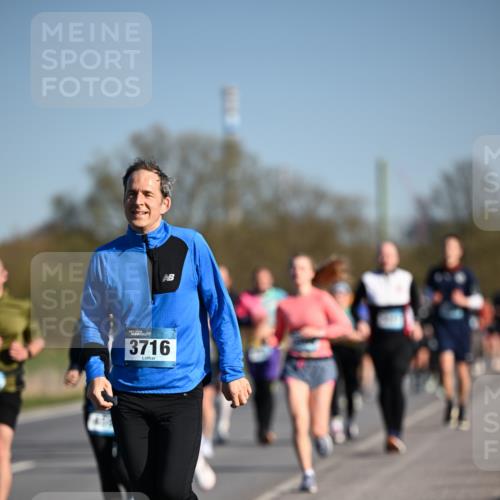06.04.2025 - 44. Internationalen Wilhelmsburger Insellauf Dr. Thomas Lammeyer http://msf.ph/oto/7556382 06.04.2025 09:32:19 Laufen 3716 meine-sportfotos.de