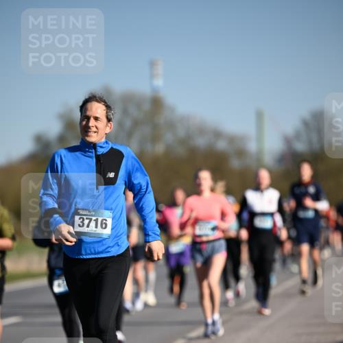 06.04.2025 - 44. Internationalen Wilhelmsburger Insellauf Dr. Thomas Lammeyer http://msf.ph/oto/7556387 06.04.2025 09:32:19 Laufen 3716 meine-sportfotos.de