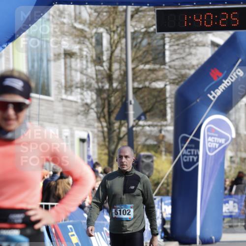 06.04.2025 - 44. Internationalen Wilhelmsburger Insellauf A. Gomolzig http://msf.ph/oto/7556398 06.04.2025 10:30:24 Ziel 3562, 4030, 4410, 4413, 5102 meine-sportfotos.de