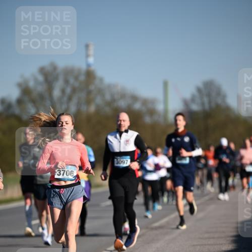 06.04.2025 - 44. Internationalen Wilhelmsburger Insellauf Dr. Thomas Lammeyer http://msf.ph/oto/7556415 06.04.2025 09:32:21 Laufen 3097, 3706 meine-sportfotos.de