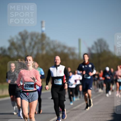 06.04.2025 - 44. Internationalen Wilhelmsburger Insellauf Dr. Thomas Lammeyer http://msf.ph/oto/7556419 06.04.2025 09:32:21 Laufen 3706, 3097 meine-sportfotos.de