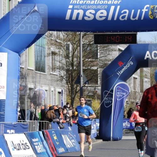 06.04.2025 - 44. Internationalen Wilhelmsburger Insellauf A. Gomolzig http://msf.ph/oto/7556425 06.04.2025 10:30:12 Ziel 4030, 4410 meine-sportfotos.de