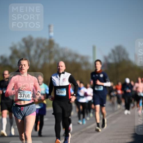 06.04.2025 - 44. Internationalen Wilhelmsburger Insellauf Dr. Thomas Lammeyer http://msf.ph/oto/7556433 06.04.2025 09:32:22 Laufen 3706, 3097 meine-sportfotos.de