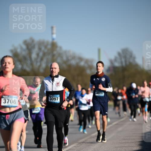 06.04.2025 - 44. Internationalen Wilhelmsburger Insellauf Dr. Thomas Lammeyer http://msf.ph/oto/7556441 06.04.2025 09:32:22 Laufen 3097, 3706, 518 meine-sportfotos.de