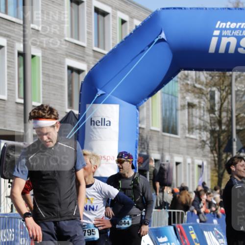 06.04.2025 - 44. Internationalen Wilhelmsburger Insellauf A. Gomolzig http://msf.ph/oto/7556443 06.04.2025 10:29:58 Ziel 3615, 3795, 4121, 4238 meine-sportfotos.de