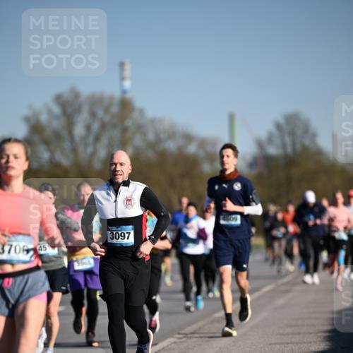 06.04.2025 - 44. Internationalen Wilhelmsburger Insellauf Dr. Thomas Lammeyer http://msf.ph/oto/7556445 06.04.2025 09:32:23 Laufen 3706, 45, 3097 meine-sportfotos.de