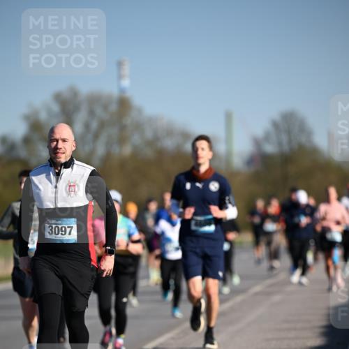 06.04.2025 - 44. Internationalen Wilhelmsburger Insellauf Dr. Thomas Lammeyer http://msf.ph/oto/7556465 06.04.2025 09:32:24 Laufen 3097 meine-sportfotos.de